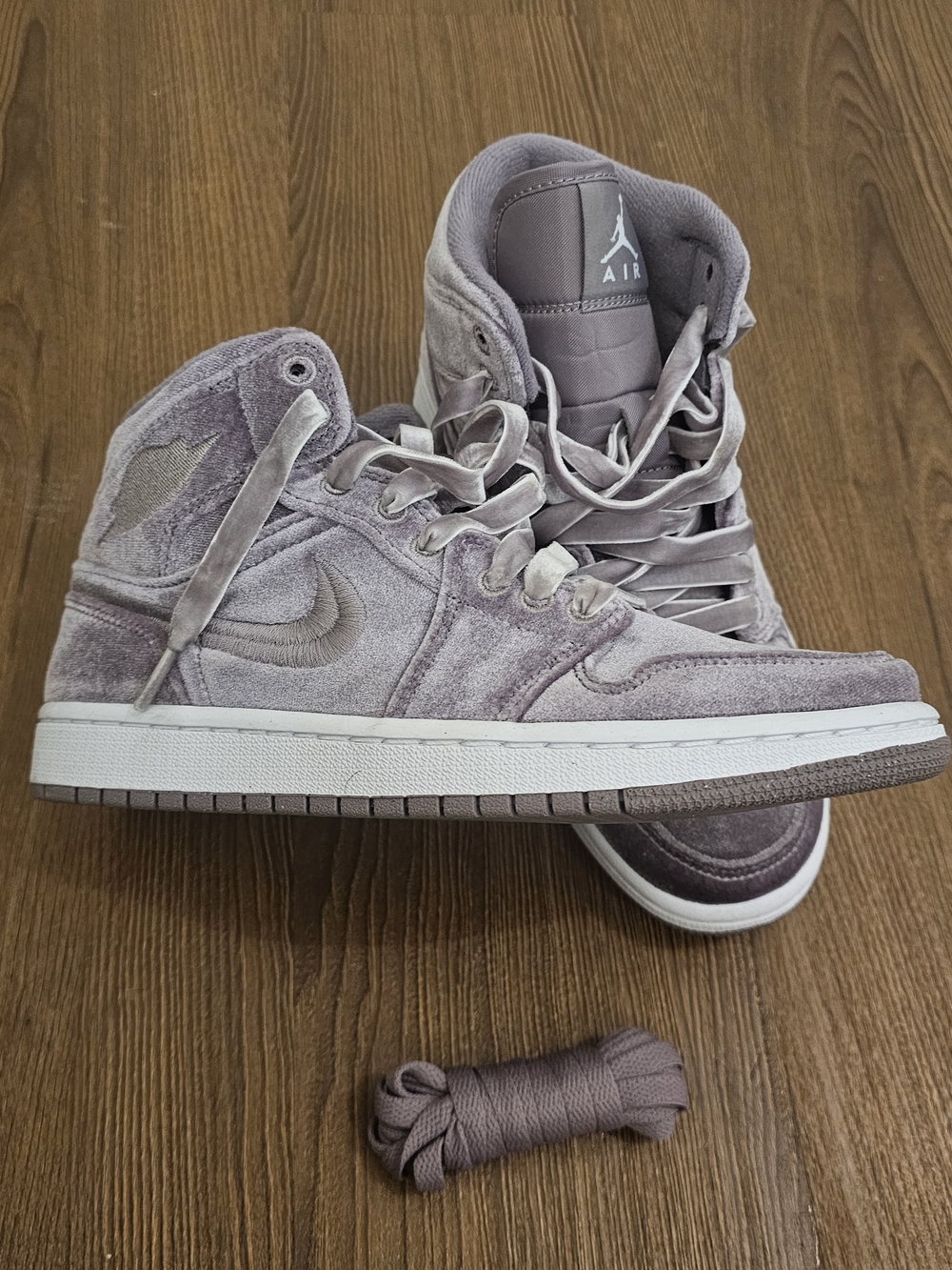 Nike Air Jordan 1 High Women's Velvet Sneakers - Lavender